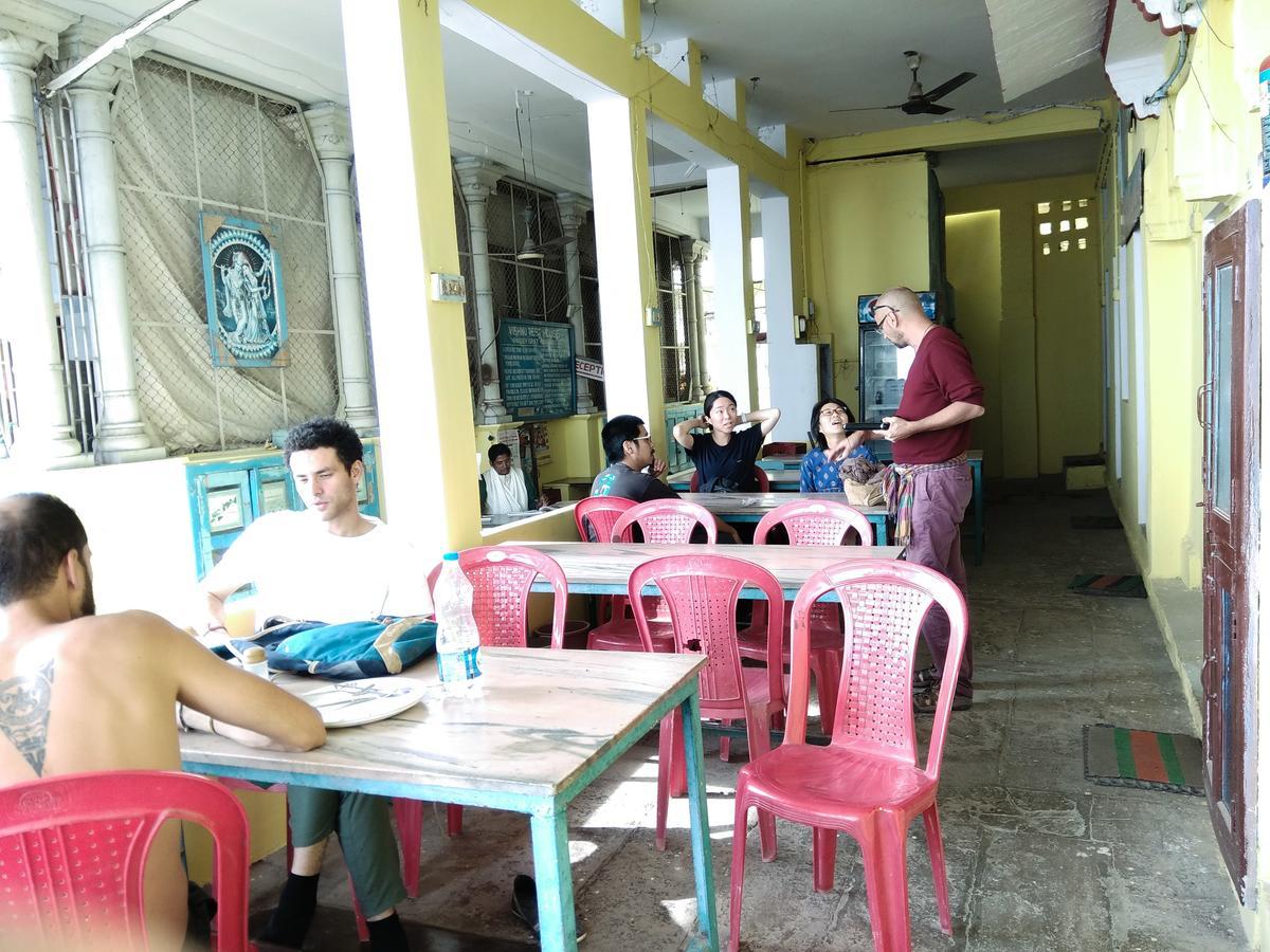 Vishnu Rest House Varanasi Exterior photo