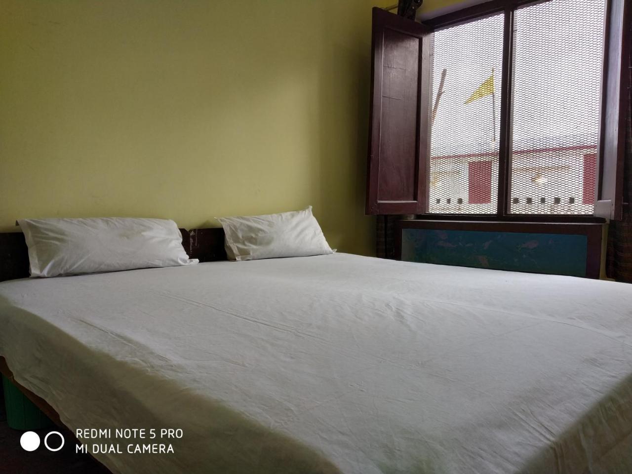 Vishnu Rest House Varanasi Exterior photo