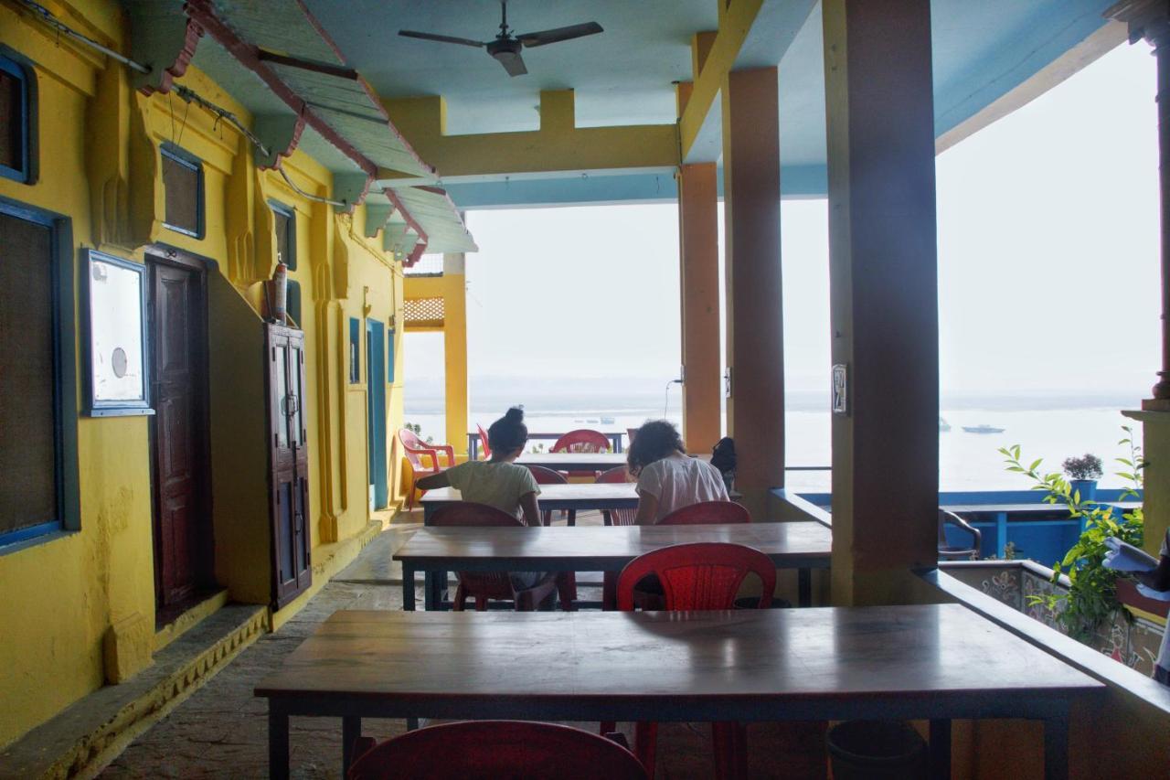 Vishnu Rest House Varanasi Exterior photo